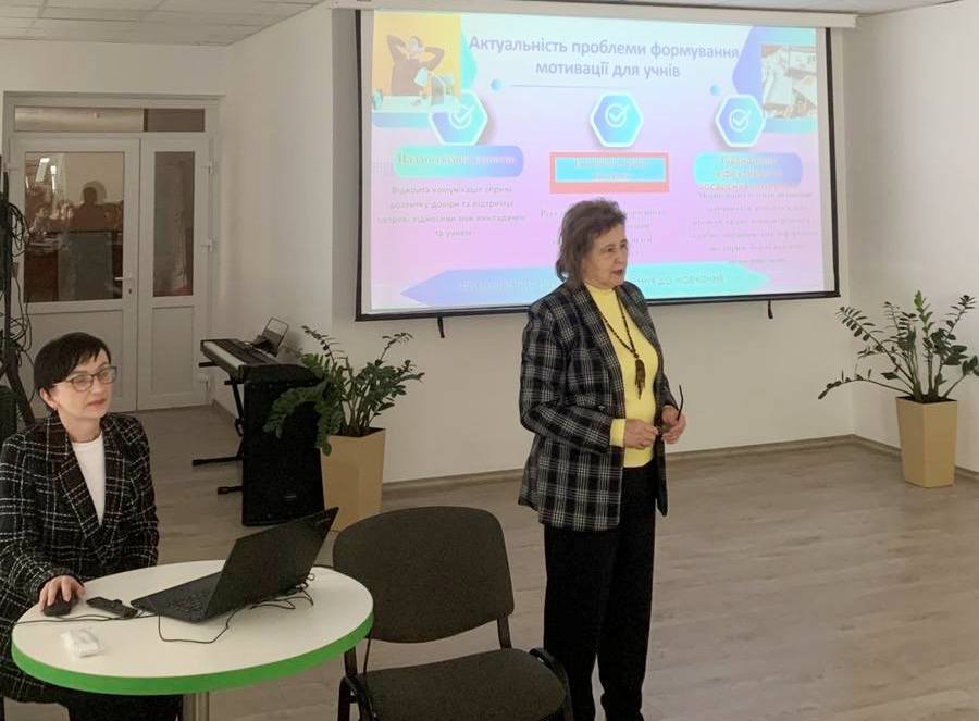 Леся Гапон та Оксана Боднар  під  час презентації